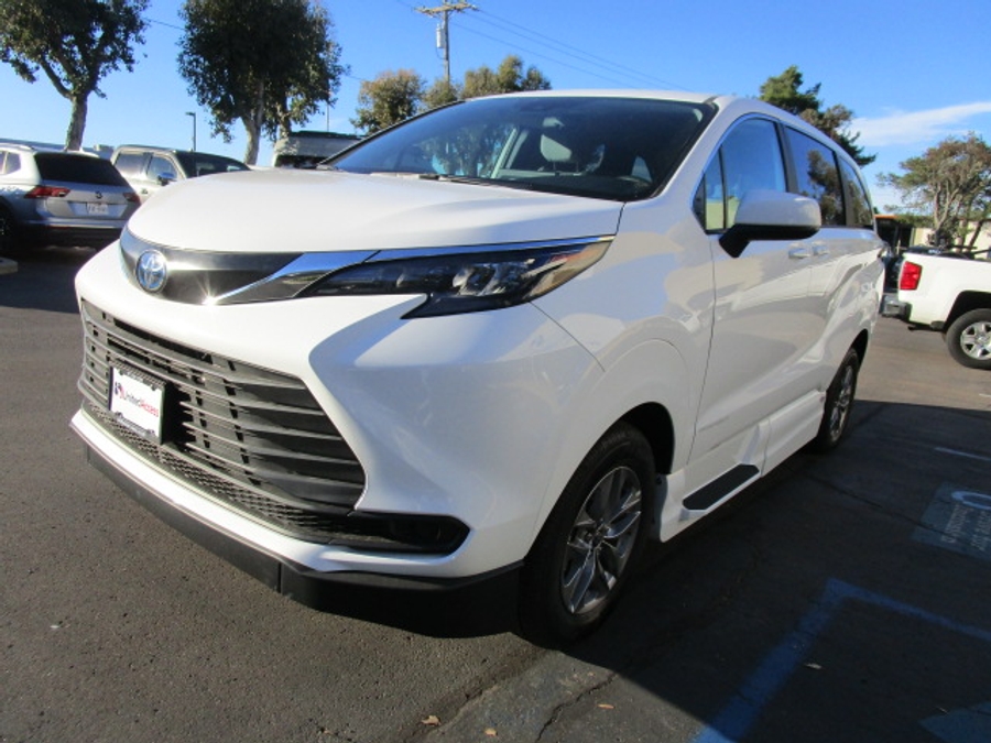 New 2025 Toyota Sienna Hybrid LE AWD w MID ROW - Vantage Mobility Commercial Side Entry Entry In Floor Manual Ramp