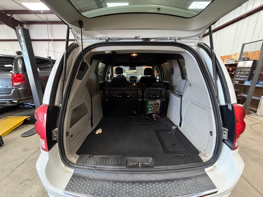White Dodge Grand Caravan image number 6