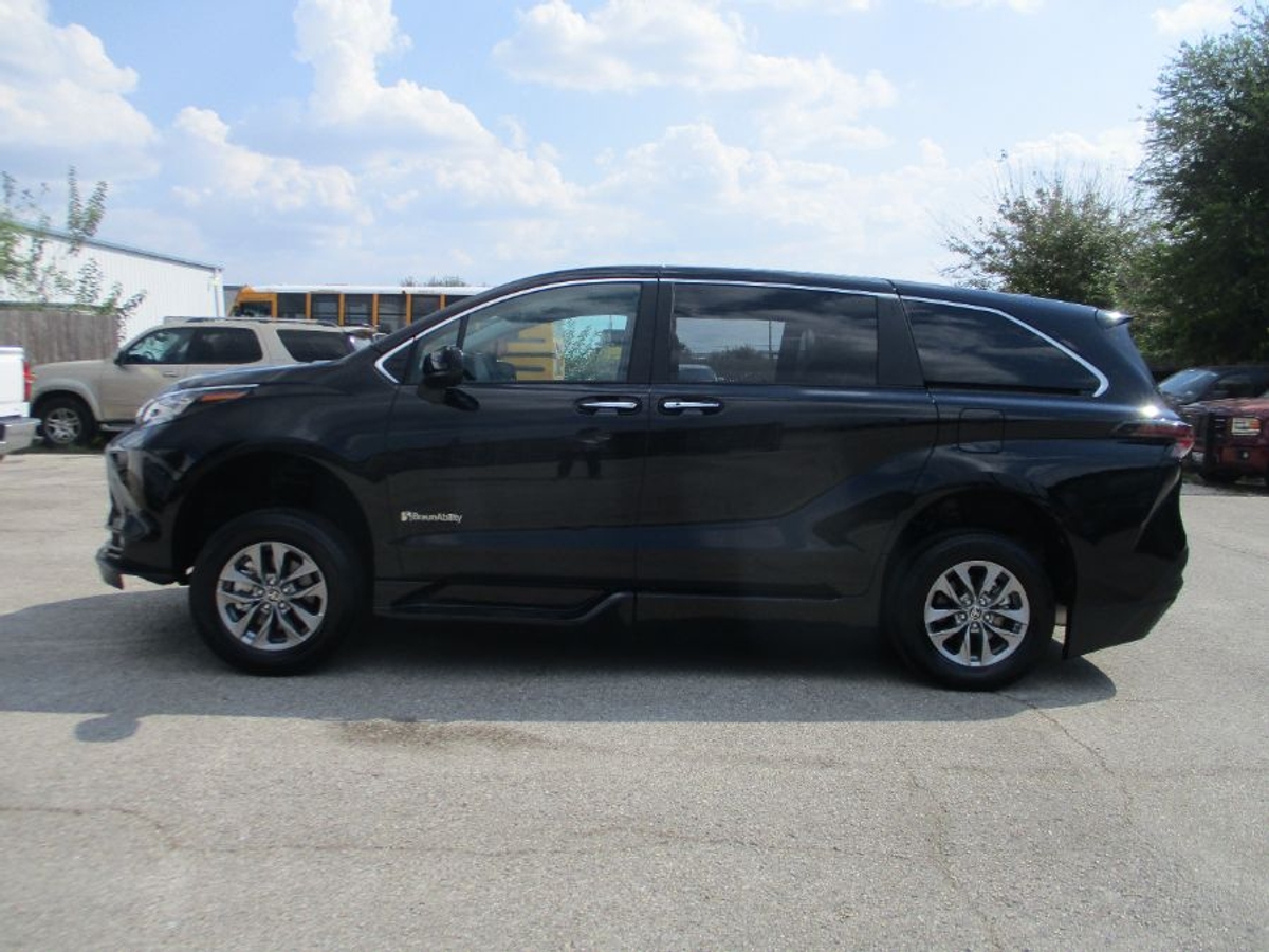 2025 TOYOTA SIENNA - Image 6