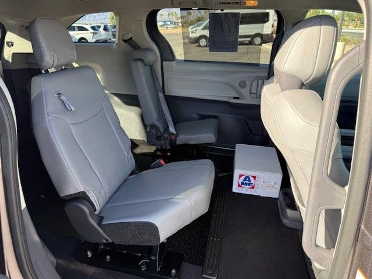 2024 TOYOTA SIENNA - Image 28