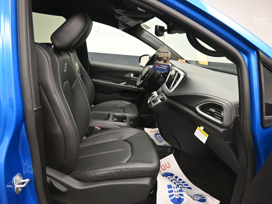 New 2026 Chrysler Pacifica Select Sport - BraunAbility Side Entry Entry Fold Out Manual Ramp