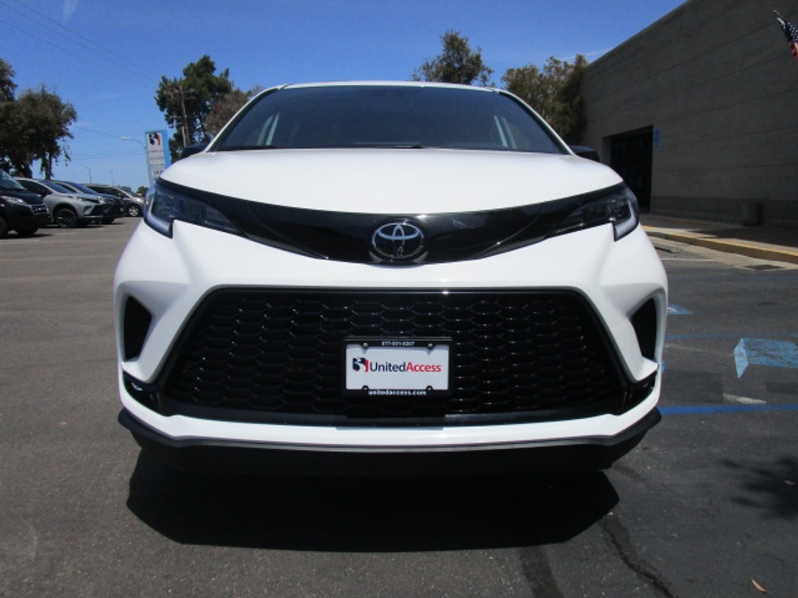 New 2026 Toyota Sienna Hybrid XSE Sport - BraunAbility Side Entry Entry In Floor Automatic Ramp