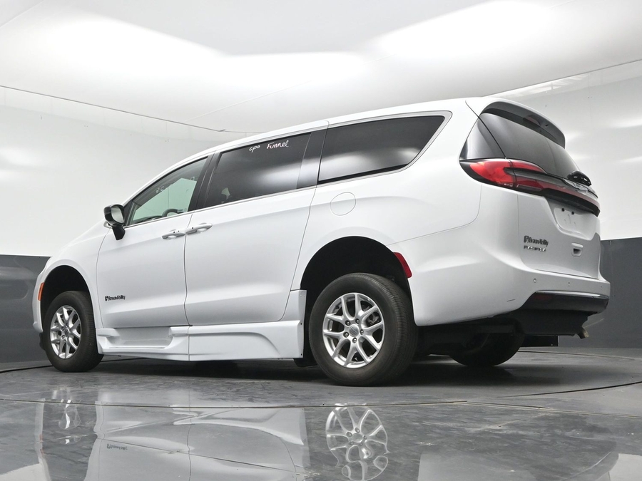 Used 2024 Chrysler Pacifica Touring L - BraunAbility Side Entry In Floor Automatic Ramp