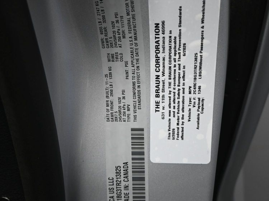 Silver Chrysler Pacifica image number 14