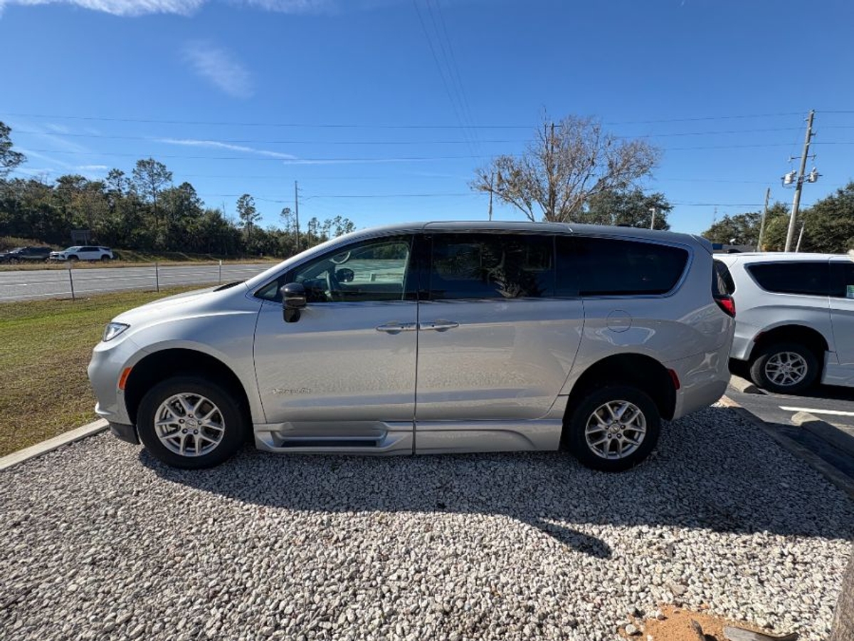 2024 CHRYSLER PACIFICA - Image 19