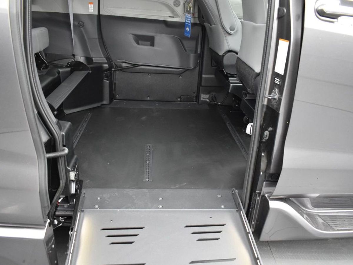 2024 TOYOTA SIENNA - Image 2