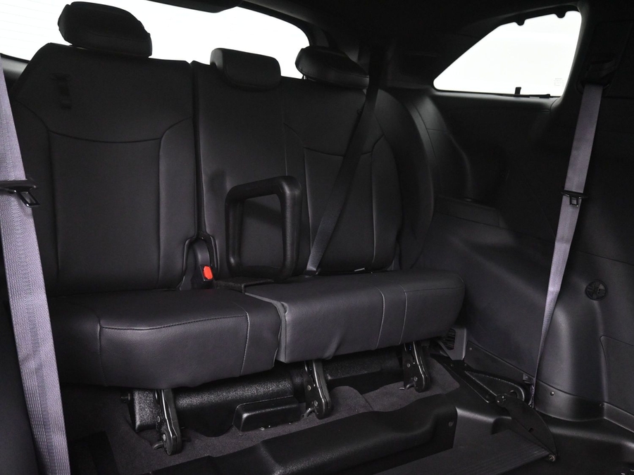 White Toyota Sienna image number 9