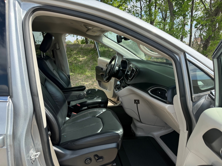 Used 2020 Chrysler Pacifica Touring L Plus - BraunAbility Side Entry Entry In Floor Automatic Ramp