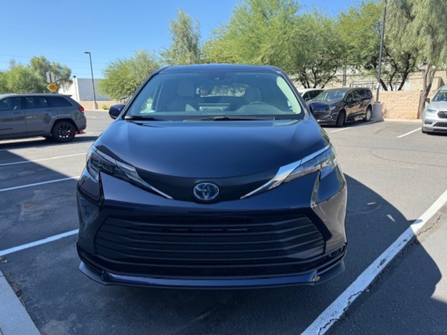 New 2025 Toyota Sienna Hybrid LE - Vantage Mobility Commercial Rear Entry Entry Fold Out Manual Ramp
