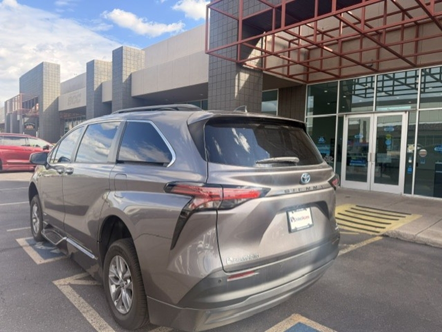 Used 2021 Toyota Sienna Hybrid XLE - BraunAbility Side Entry Fold Out Automatic Ramp