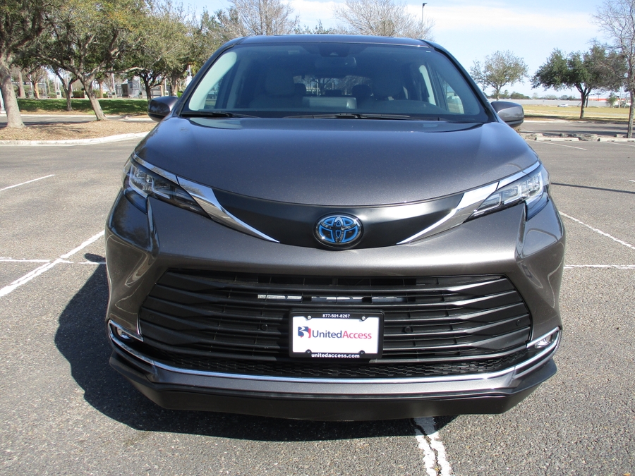 Used 2023 Toyota Sienna Hybrid XLE Base - BraunAbility Side Entry Entry In Floor Automatic Ramp