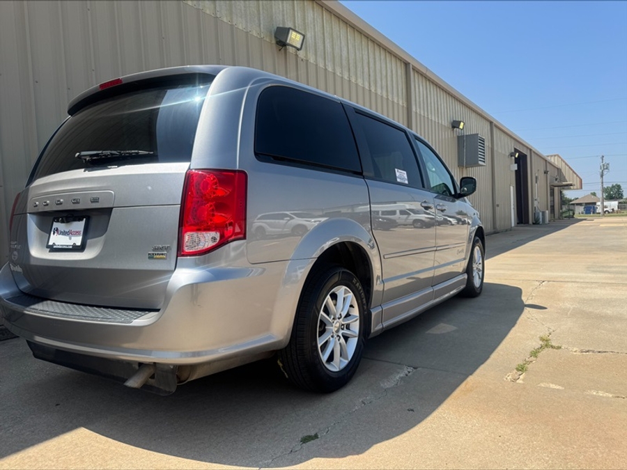 Used 2015 Dodge Grand Caravan SXT - BraunAbility Side Entry Fold Out Automatic Ramp