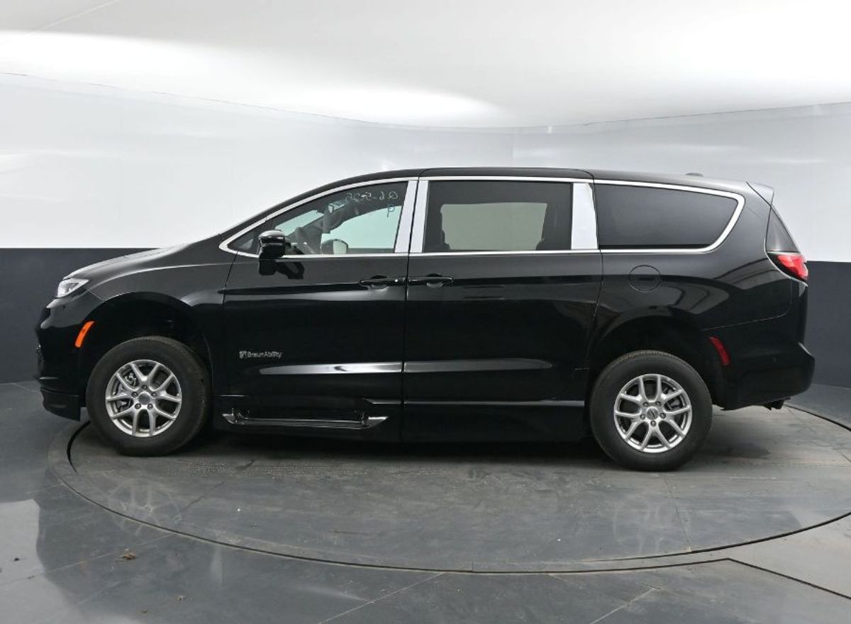 2025 CHRYSLER PACIFICA - Image 21