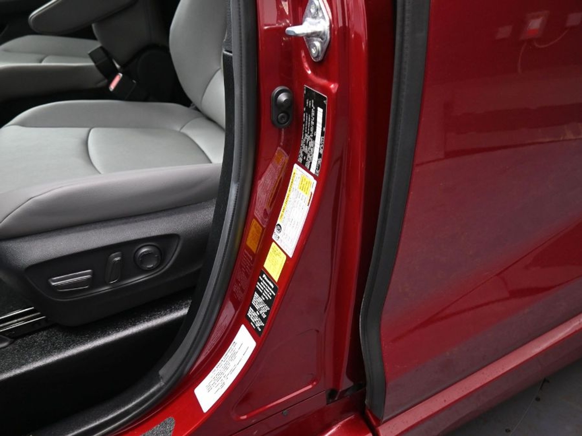 2025 TOYOTA SIENNA - Image 17