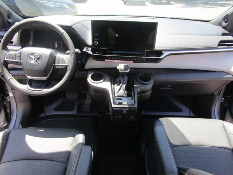 New 2026 Toyota Sienna Hybrid XSE Sport - BraunAbility Side Entry Fold Out Automatic Ramp
