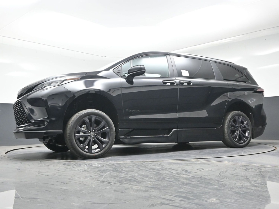 New 2026 Toyota Sienna Hybrid XSE Sport - BraunAbility Side Entry Fold Out Automatic Ramp