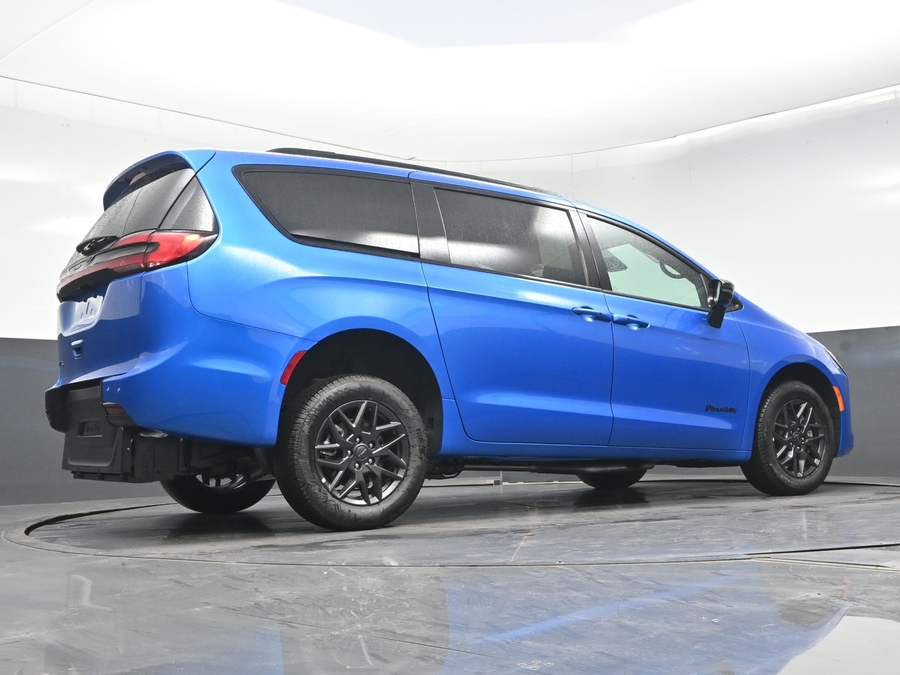 New 2027 Chrysler Pacifica Select Safety - BraunAbility Rear Entry Fold Out Manual Ramp