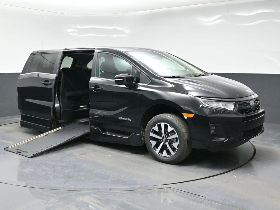 Black Honda Odyssey with Side Entry Automatic In Floor ramp