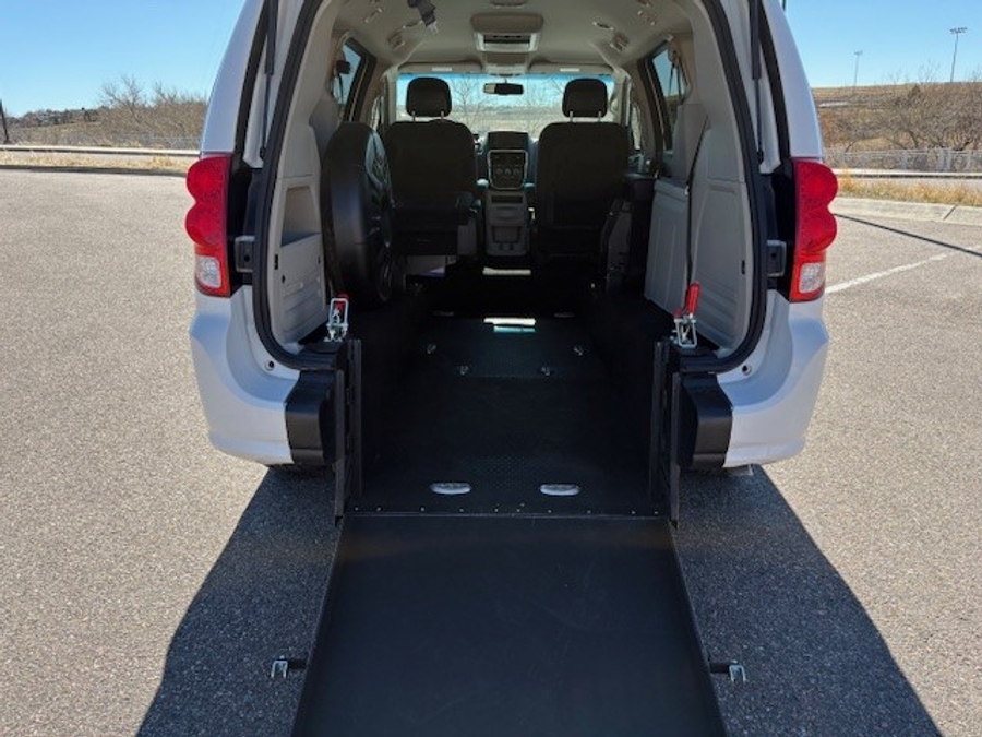 Used 2017 Dodge Grand Caravan SE - International Mobility Rear Entry Entry Fold Out Manual Ramp