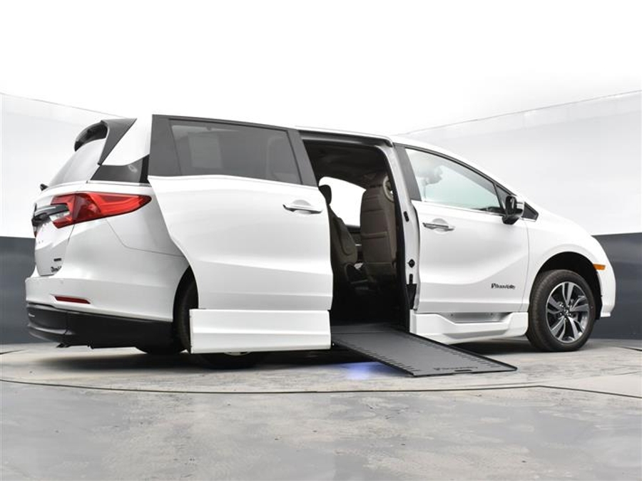 New 2026 Honda Odyssey Touring - BraunAbility Side Entry In Floor Automatic Ramp