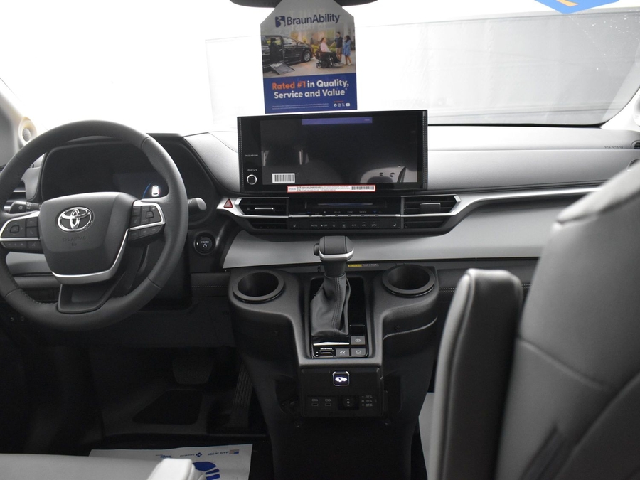 New 2025 Toyota Sienna Hybrid XLE Plus - BraunAbility Side Entry Entry Fold Out Automatic Ramp