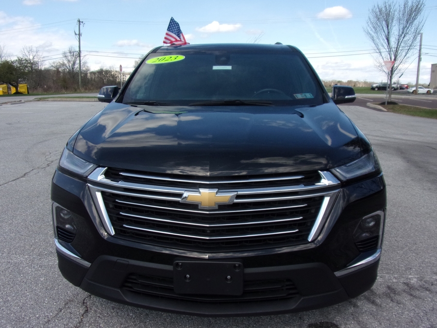 Black Chevrolet Traverse image number 1