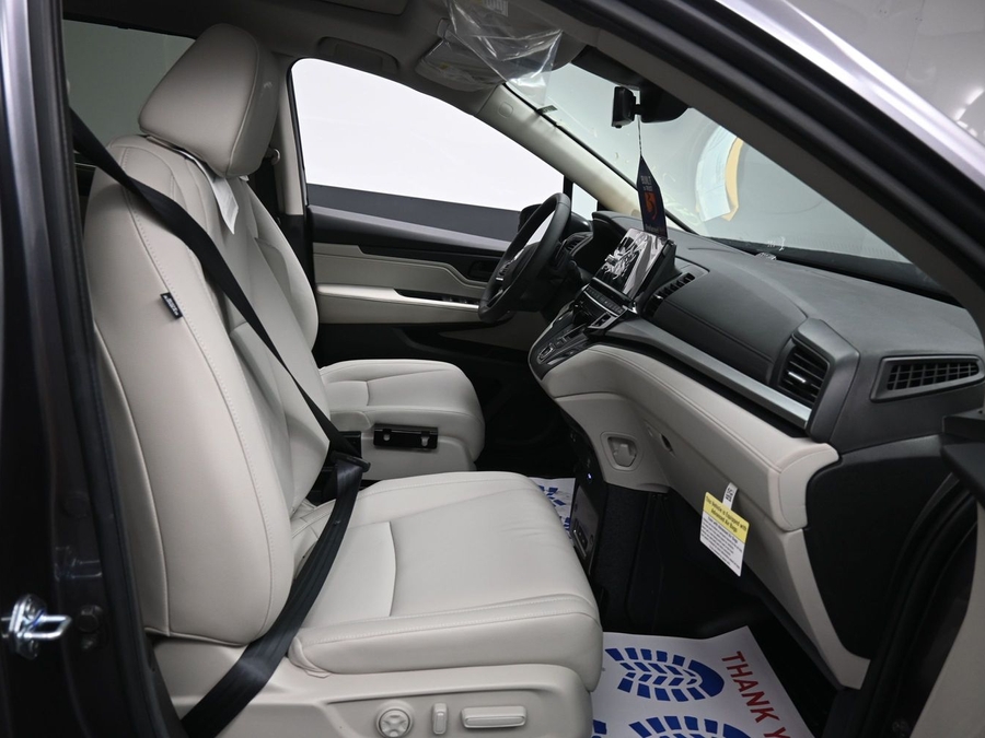 Grey Honda Odyssey image number 8