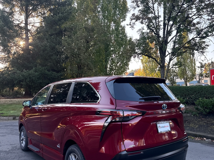 Used 2022 Toyota Sienna Hybrid LE AWD - VMI Side Entry In Floor Automatic Ramp