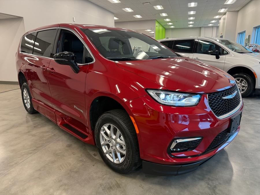 2026 Chrysler Pacifica Select's photo