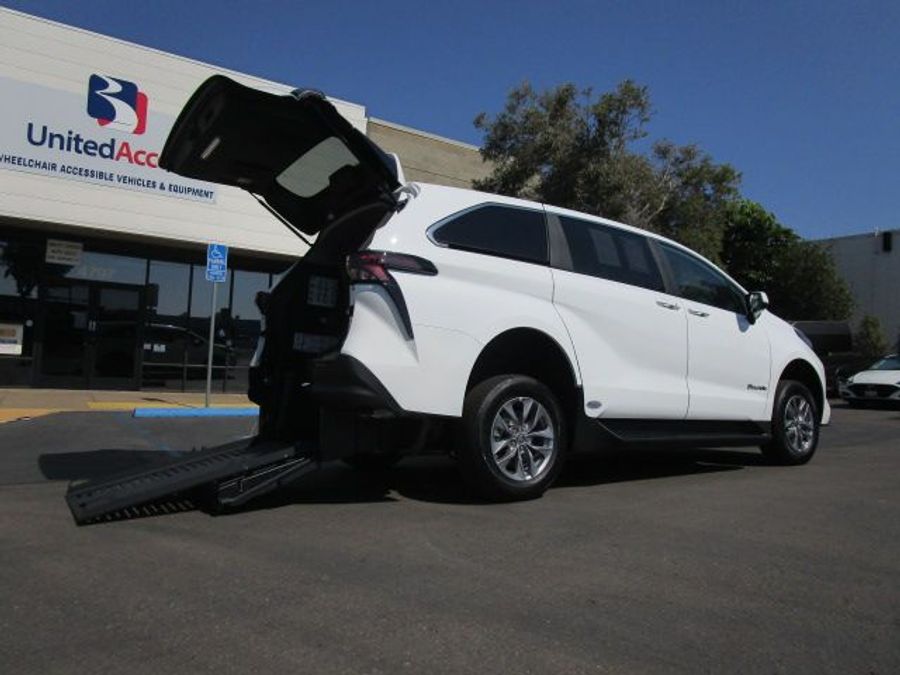 New 2025 Toyota Sienna Hybrid LE - BraunAbility Commercial Rear Entry Entry Fold Out Manual Ramp