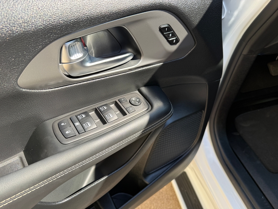 Used 2025 Chrysler Pacifica Select Safety - BraunAbility Side Entry In Floor Automatic Ramp