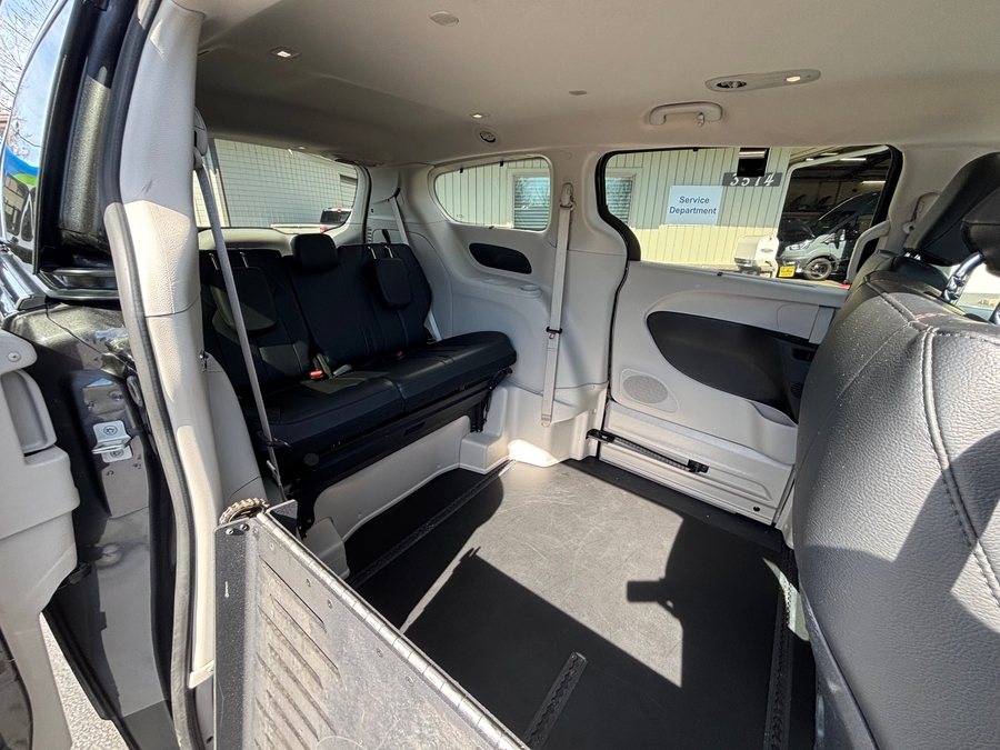 Used 2019 Chrysler Pacifica Touring L - BraunAbility Side Entry Entry Fold Out Automatic Ramp