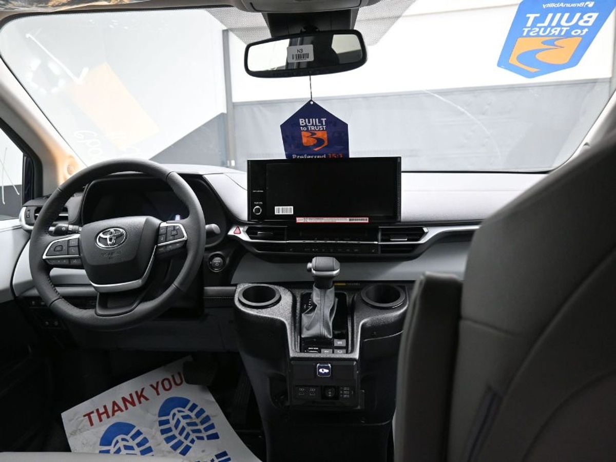 2025 TOYOTA SIENNA - Image 13