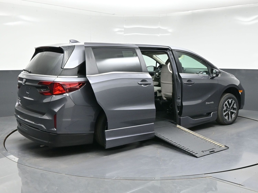 Grey Honda Odyssey image number 4
