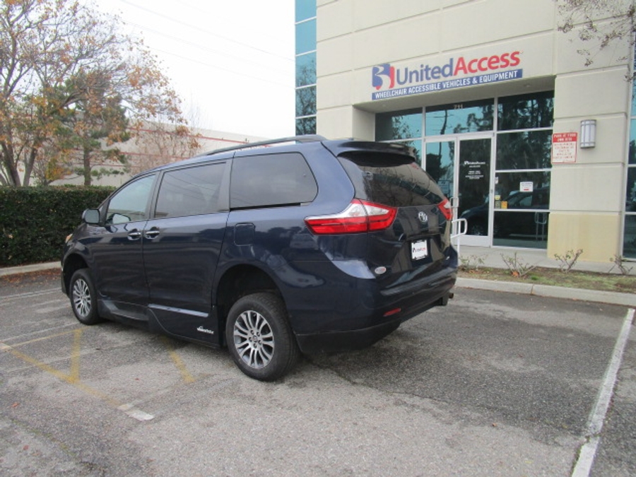 Used 2018 Toyota Sienna XLE Base - VMI Side Entry Entry In Floor Automatic Ramp