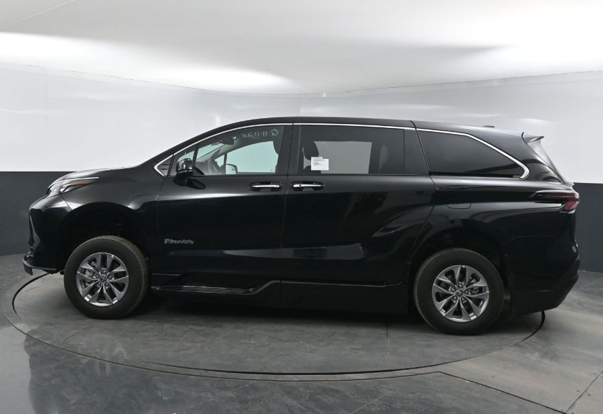 2025 TOYOTA SIENNA - Image 9