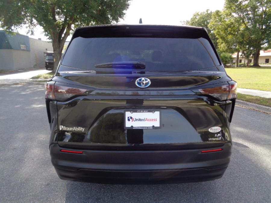 Used 2024 Toyota Sienna Hybrid LE - BraunAbility Side Entry Entry Fold Out Automatic Ramp