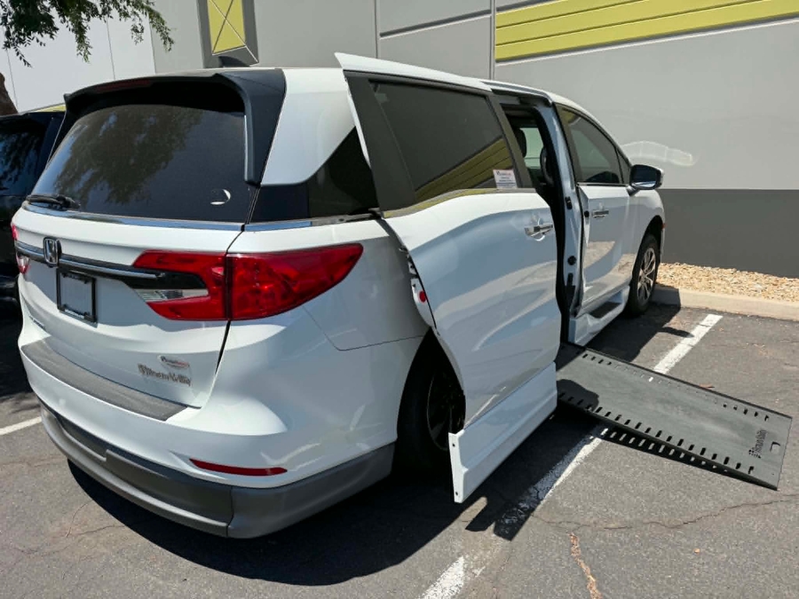 Used 2023 Honda Odyssey EX-L - BraunAbility Side Entry Entry In Floor Automatic Ramp
