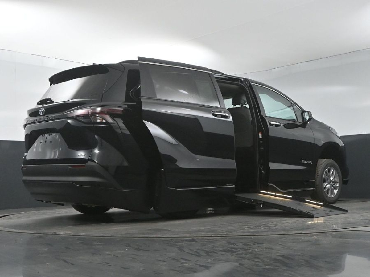 2025 TOYOTA SIENNA - Image 22