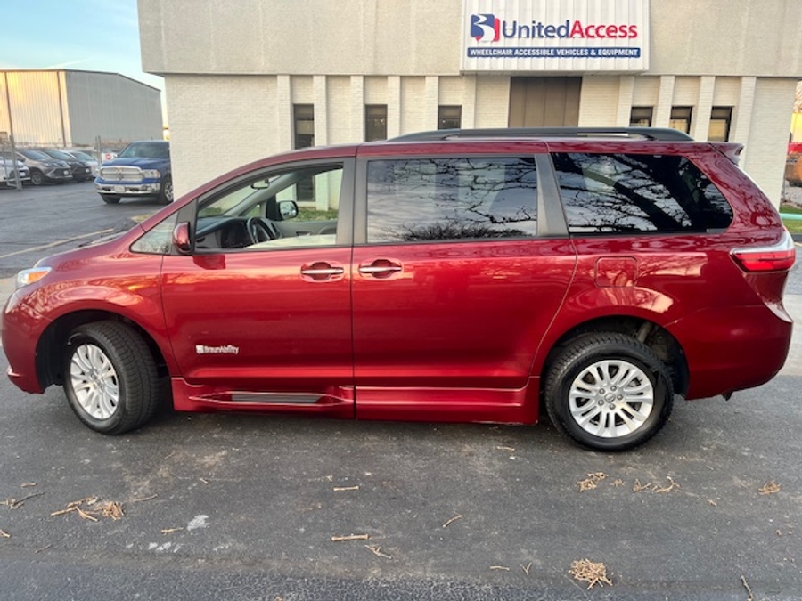 Used 2015 Toyota Sienna XLE - BraunAbility Side Entry Entry Fold Out Automatic Ramp