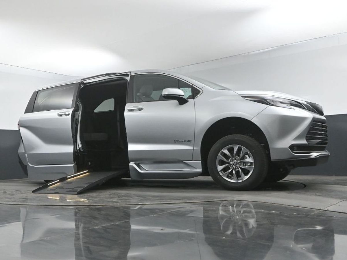 2025 TOYOTA SIENNA - Image 19