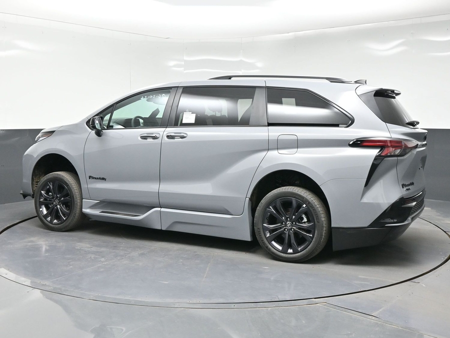 New 2026 Toyota Sienna Hybrid XSE Sport - BraunAbility Side Entry Fold Out Automatic Ramp