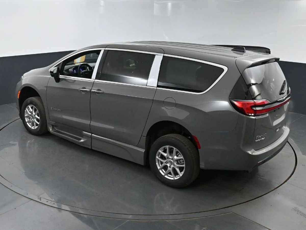 2025 CHRYSLER PACIFICA - Image 25