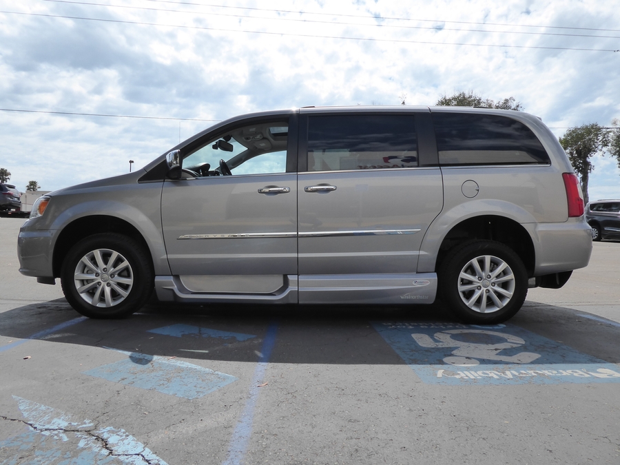 Used 2016 Chrysler Town and Country Limited Platinum - VMI Side Entry In Floor Automatic Ramp