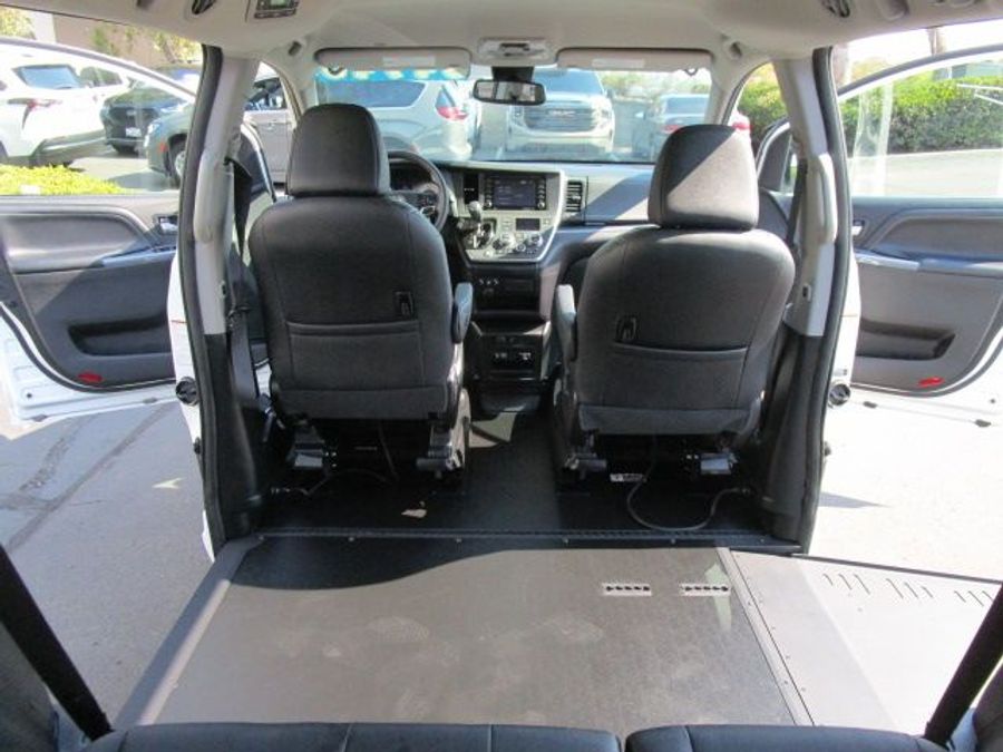 Used 2020 Toyota Sienna SE - BraunAbility Side Entry Entry In Floor Automatic Ramp
