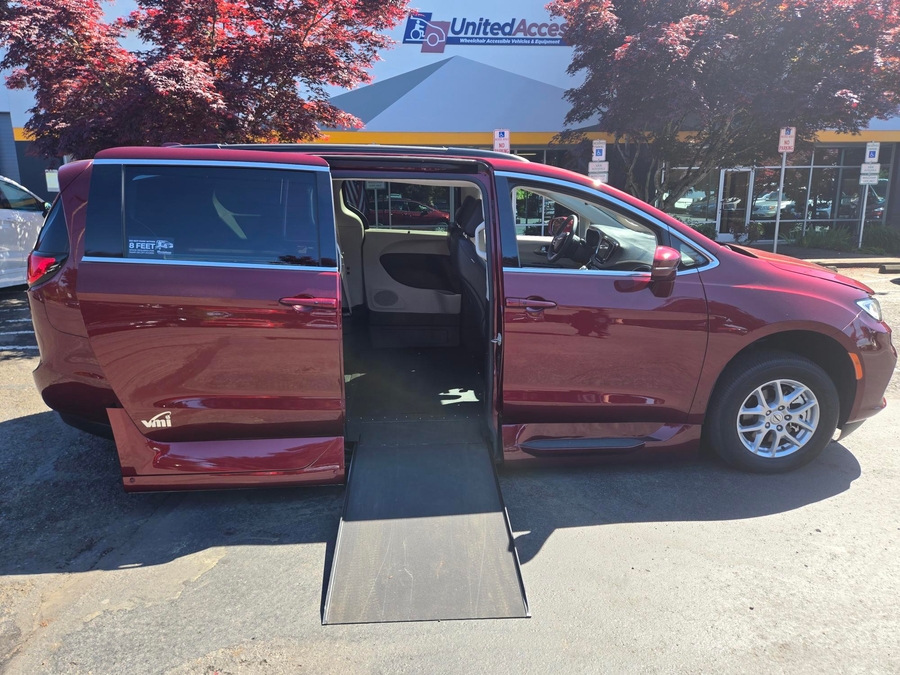Used 2022 Chrysler Pacifica Touring L - VMI Side Entry Entry In Floor Automatic Ramp