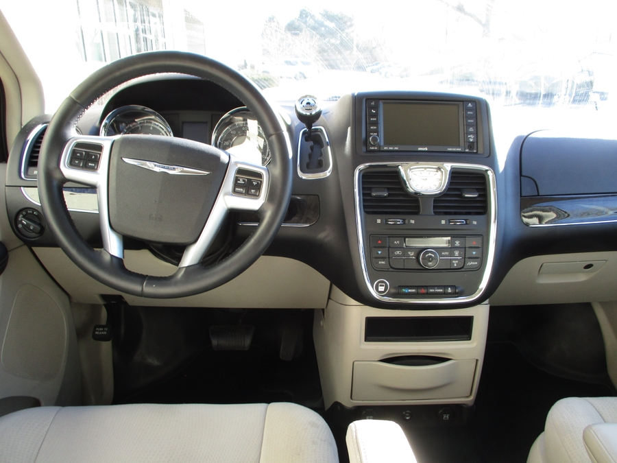 Used 2011 Chrysler Town and Country Touring - BraunAbility Side Entry Entry Fold Out Automatic Ramp