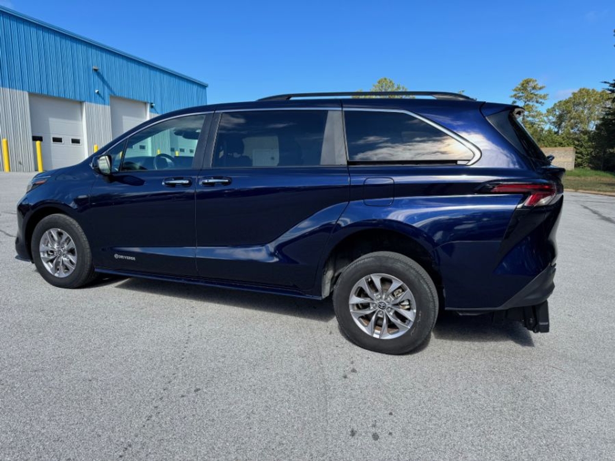 2024 TOYOTA SIENNA - Image 2