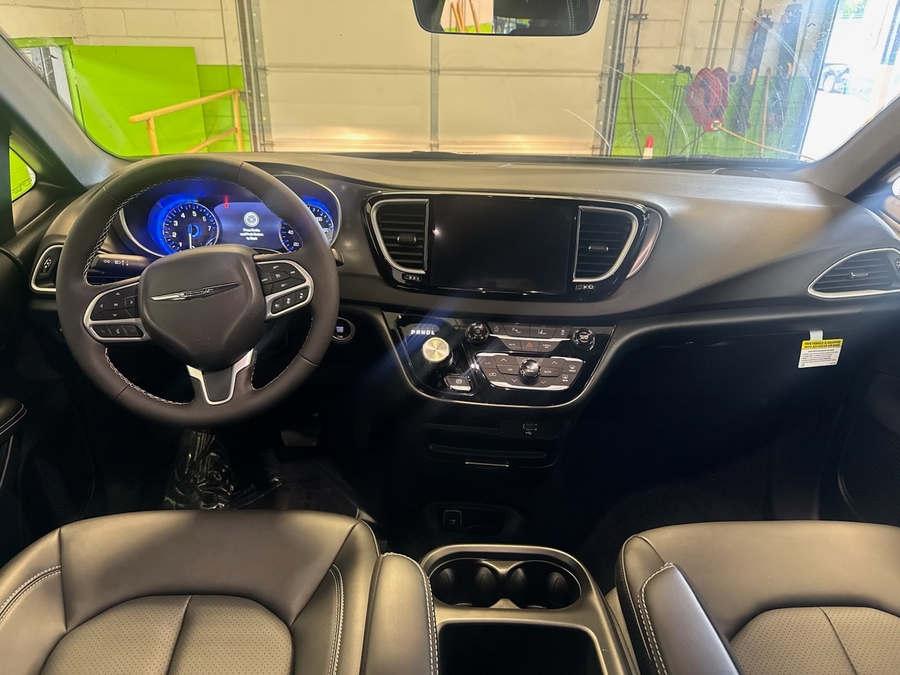 2026 Chrysler Voyager LX - Photo 14