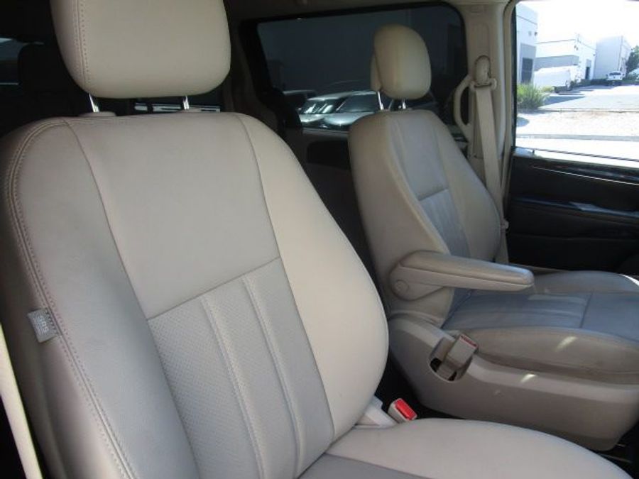 Used 2015 Chrysler Town and Country Touring-L - BraunAbility Side Entry Entry In Floor Automatic Ramp